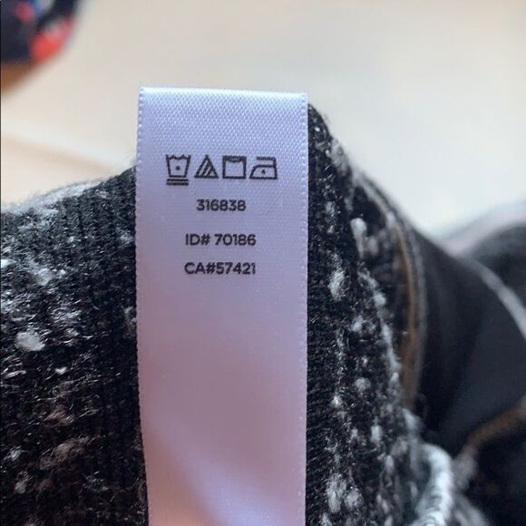 LOFT sweater size medium - Picture 9 of 9